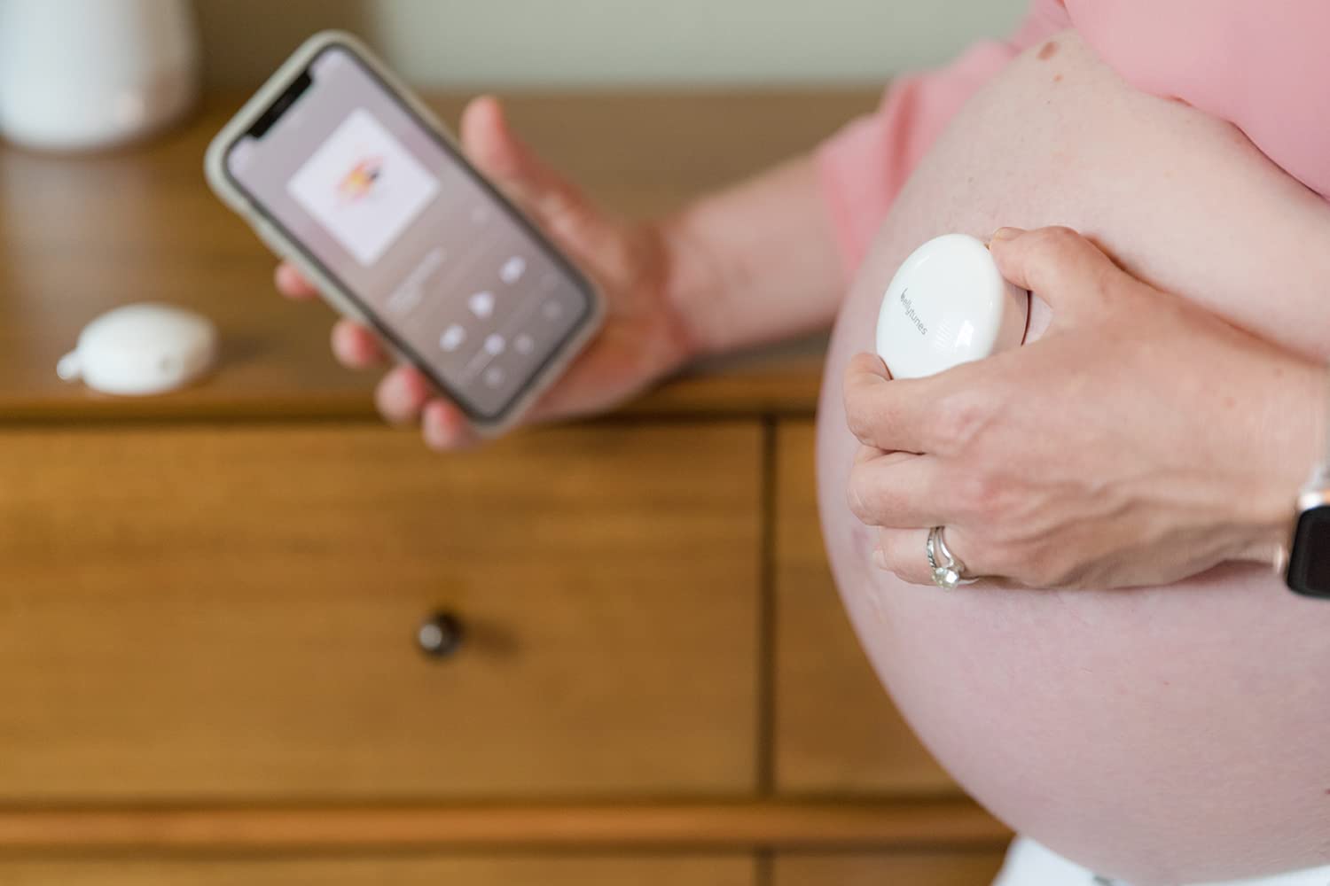 Bellytune Prenata Pregnanc Earbud Adapte Syste fo iO Samsun Device Turn Ea bu Int Bab Bum Bell Speaker Pregnanc headphone (Bellytune Lite)