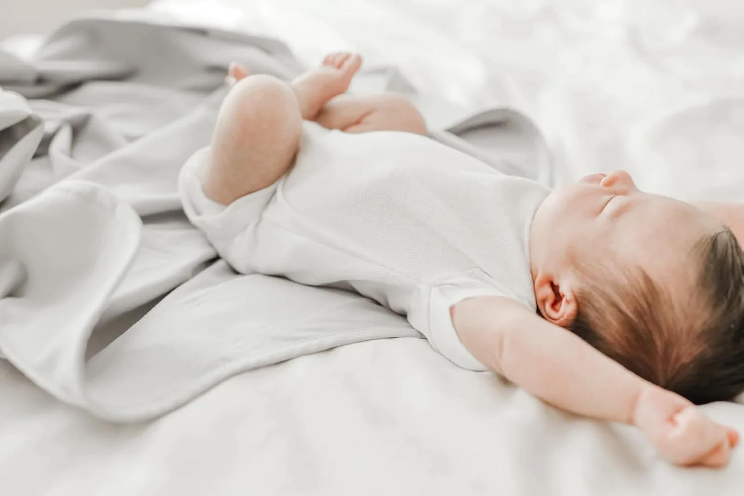 Th Olli Swaddl Bundl  Slee Swaddle fo Babie Breathable Moisture-Wickin Fabri t Preven Overheatin Soft Adjustabl Fi Idea fo Newborn (Sk Stone)