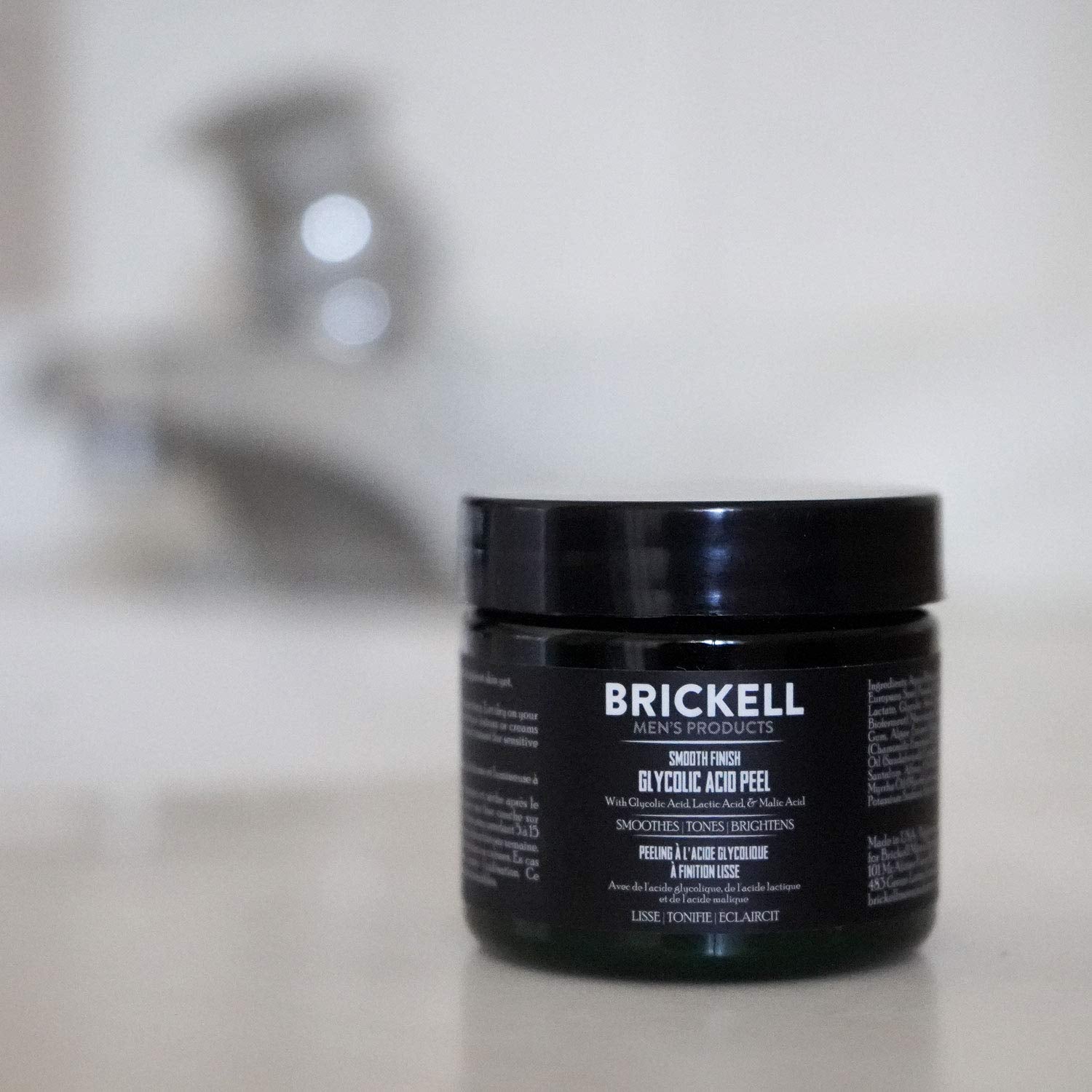 Brickel Men' Smoot Finis Glycoli Aci Pee Fo Men Natura an Organic Anti-Agin Pee fo Wrinkles Ounce Scented