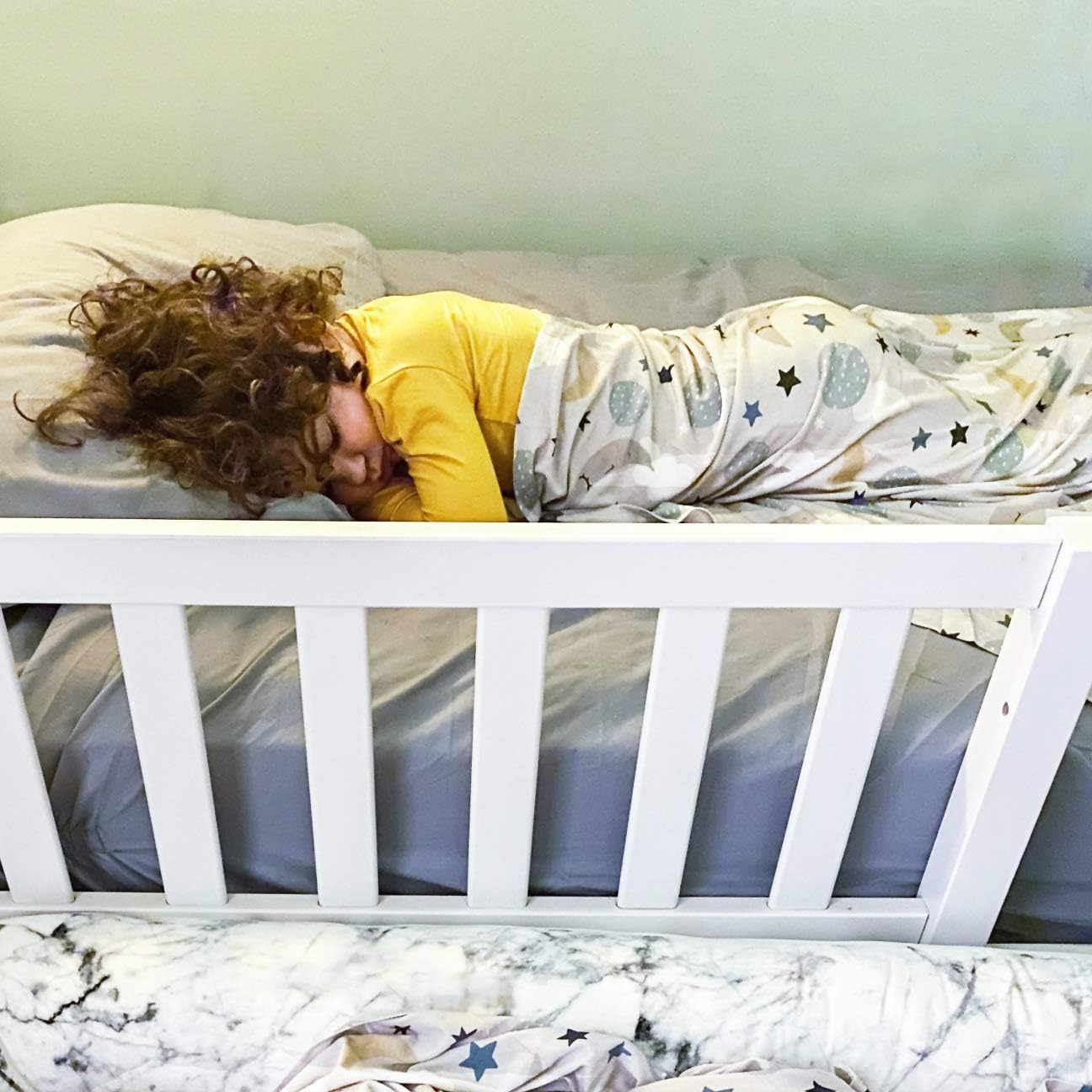 Max & Lily Twin Bed, Bed Frame with Headboard For Kids with 1 Guard Rail, Slatted, White