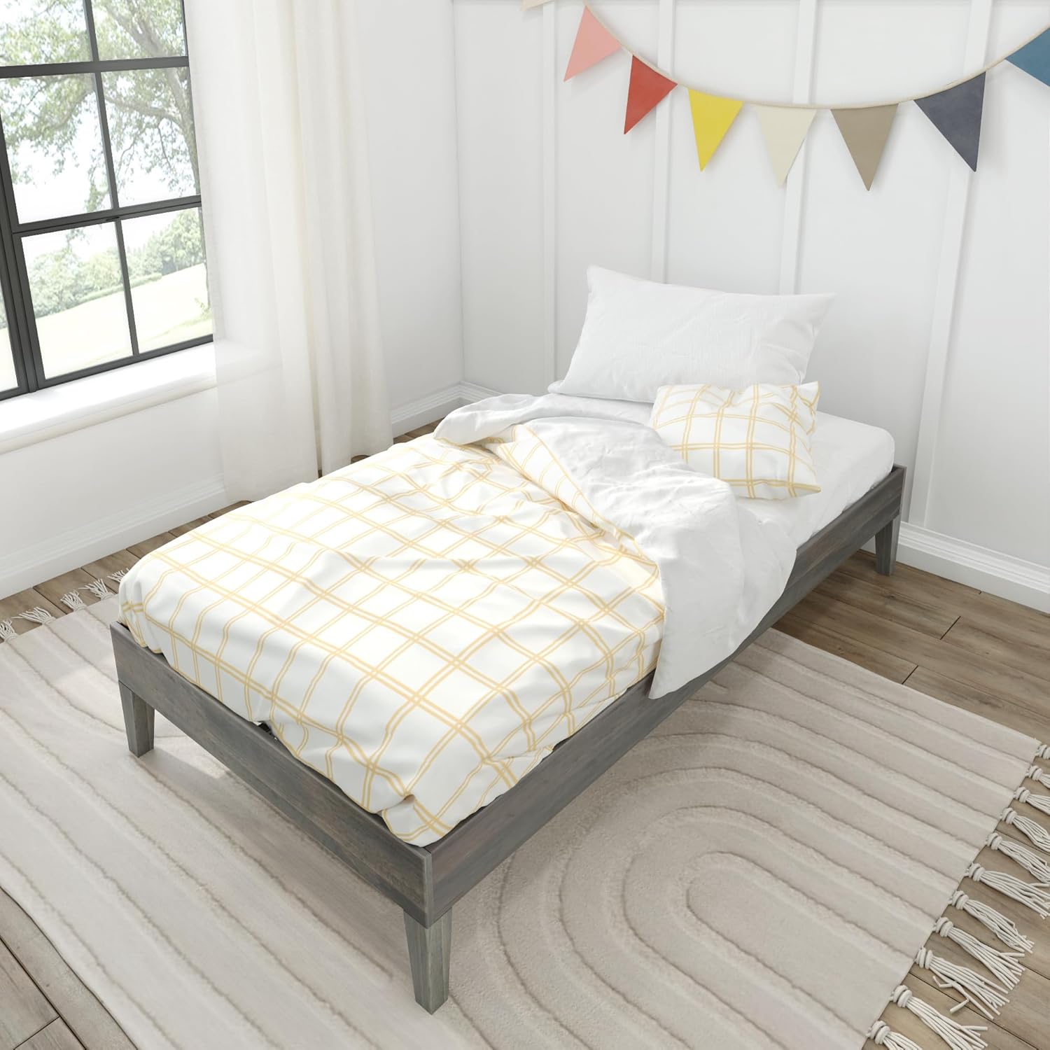 Max & Lily Fundamental Twin Platform Bed Frame, Kids Modern Solid Wood Bed, Strong Wooden Slats, Non-Toxic Finishes, Driftwood