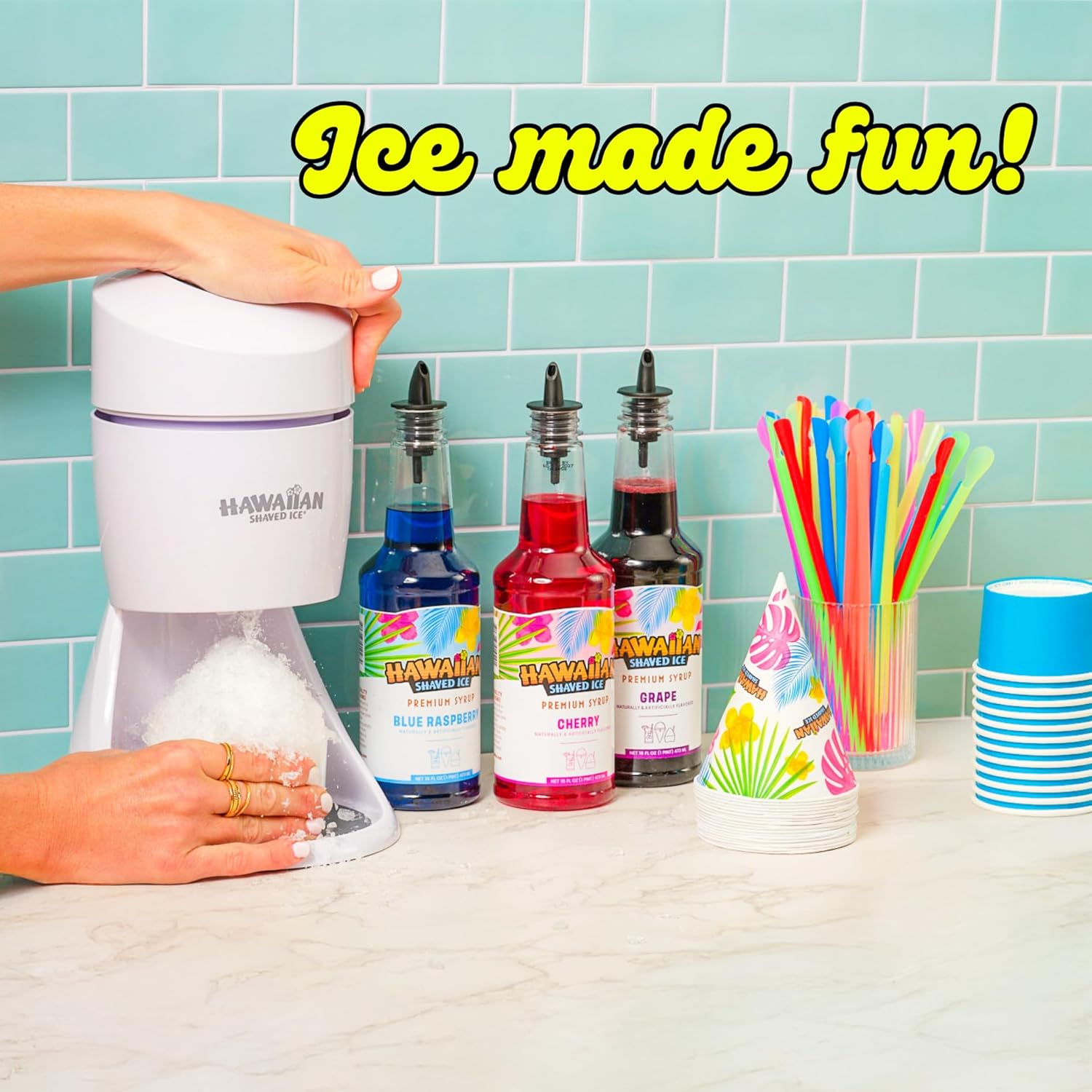 Hawaiia Shave Ic Machin Ki  Flavors 2 Cups Straws Pourers Ic Molds