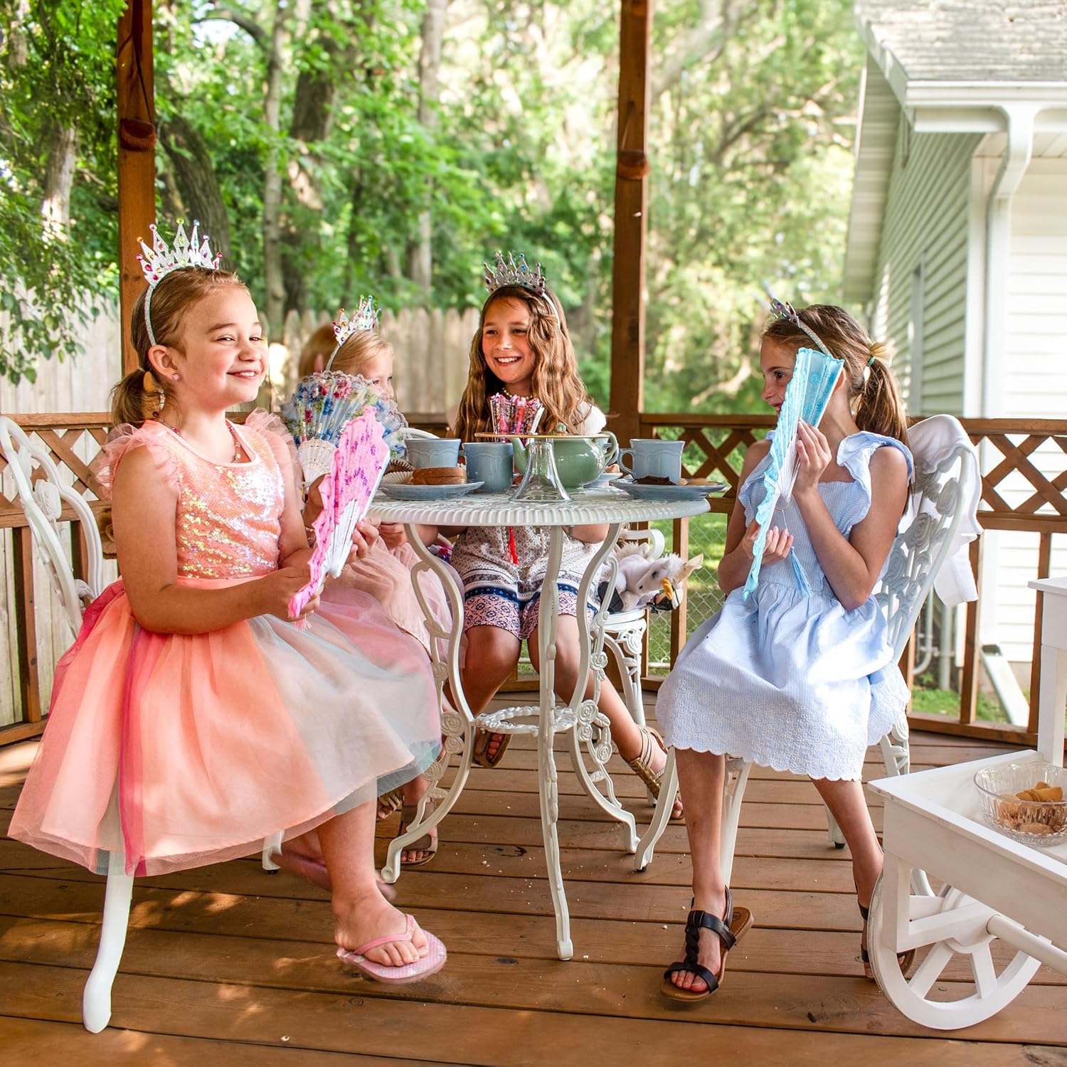 Sunnydaz 3-Piec Flowe Designe Bistr Tabl Se wit Chairs Outdoo Cas Aluminum White