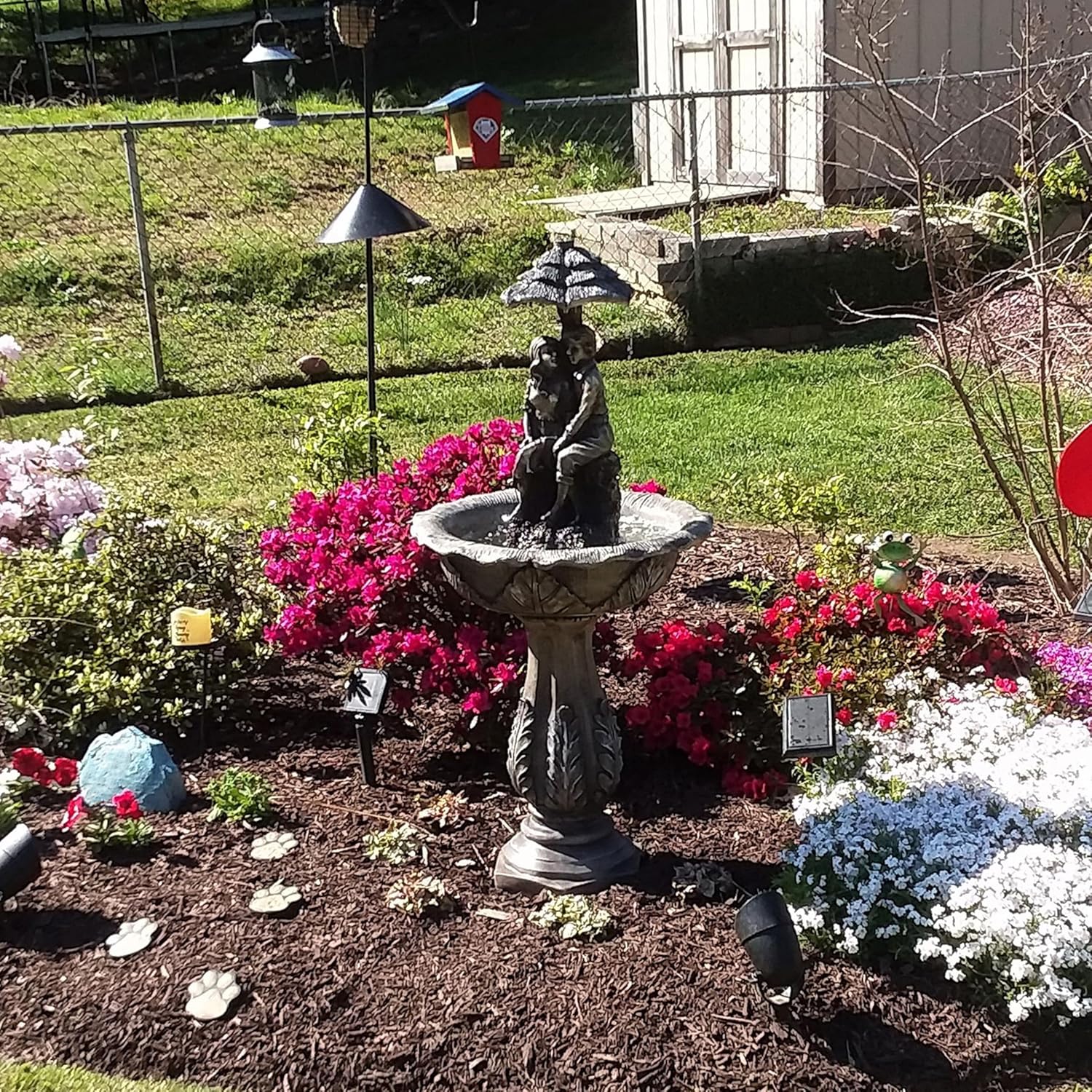 Sunnydaz Lover Umbrell 43-Inc Solar-Powere Fountai wit Rechargeabl Sola Batter Backu an LE Light fo Garden Patio Yar o Balcony