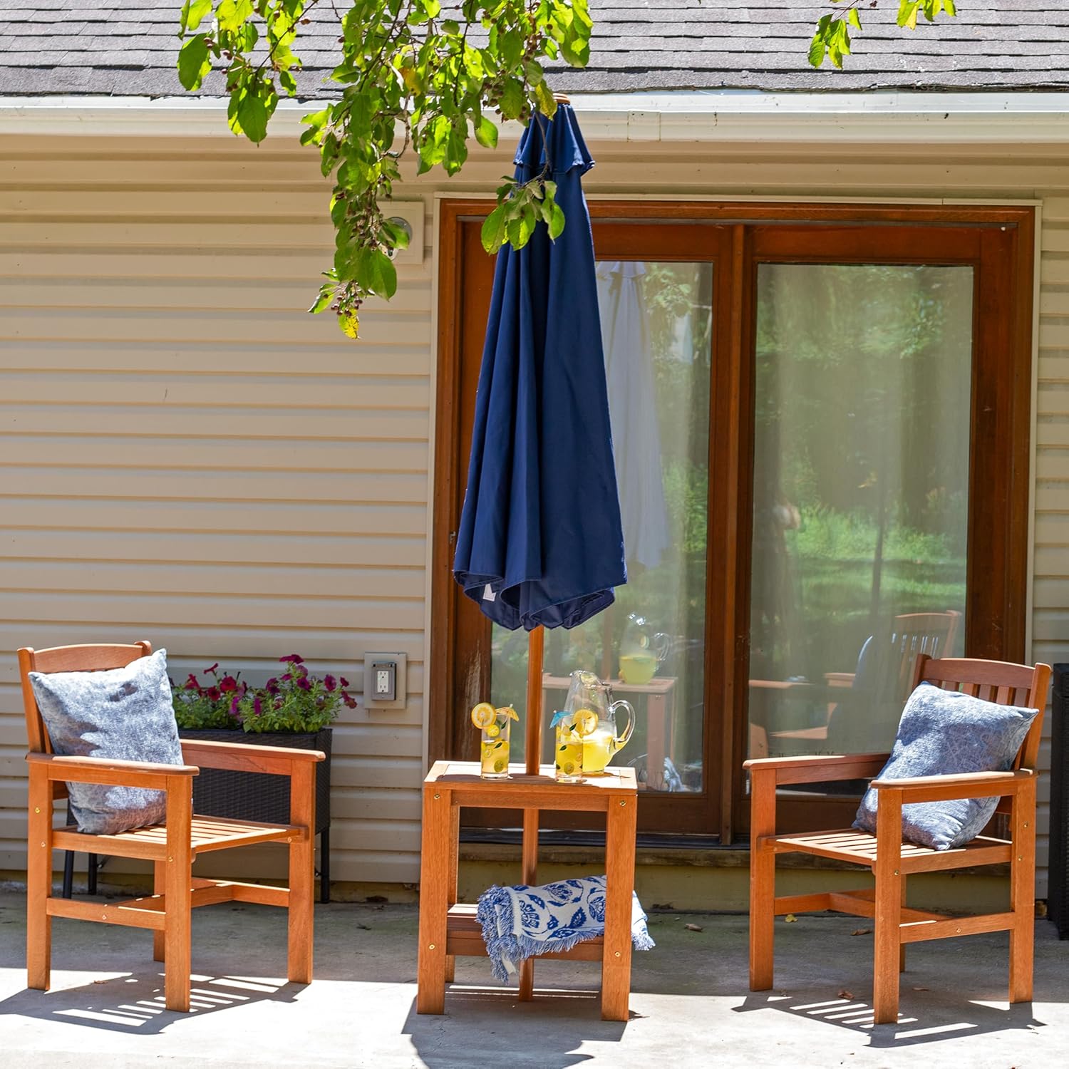 Sunnydaz Merant Woo 3-Piec Outdoo Pati Conversatio Se  Chair an Tabl Tea Oi Finish